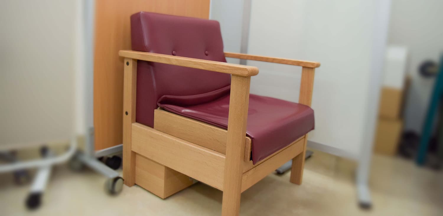 椅子型磁気刺激療法で、尿失禁の悩みを解消。